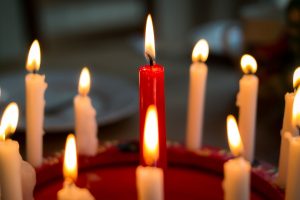 https://pixabay.com/en/candles-festival-birthday-advent-1008049/